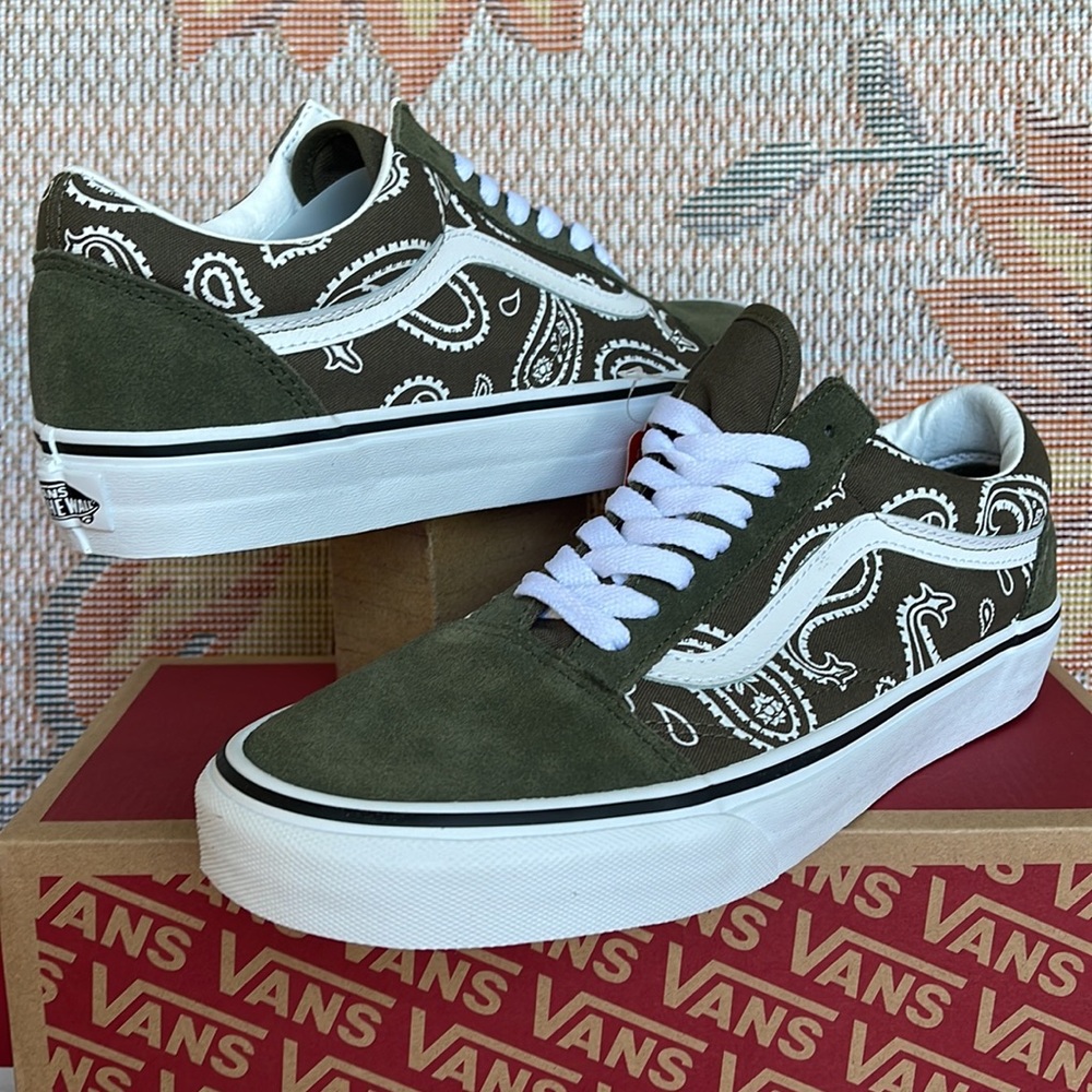 Vans Men’s Old Skool
(Peace Paisley) Grape Leaf 
VN0A5KRFBOF sneakers